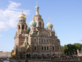 Храм Спаса-на-Крови в Петербурге. Расположен рядом с Конюшенной площадью, где регулярно проходят митинги оппозиции. Фото с сайта stihi.ru