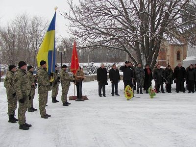 Старобельск, 23.1.15. Церемония у мемориала славы в память освобождения города от нацистов. Источник - https://www.facebook.com/ato.news/