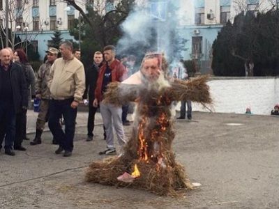 Симферополь, сожжение чучела Эрдогана, 26.11.15. Источник - https://twitter.com/newsdaily_ukr/status/670220804232192001/photo/1