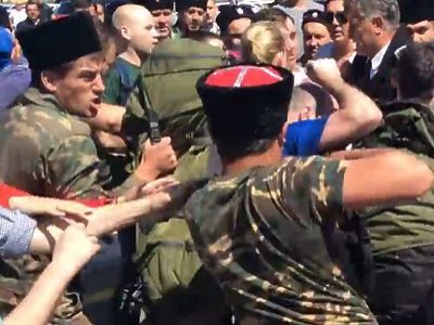 Нападение на сотрудников ФБК, 17.5.16, Анапа. Источник - mk.ru