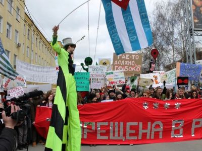 Новосибирская Монстрация-2017 под слоганом "Запрещена в России". Публикуется в afterempire.info