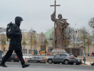 Памятник святому равноапостольному князю Владимиру на Боровицкой площади в Москве. Фото: Евгений Биятов / РИА Новости