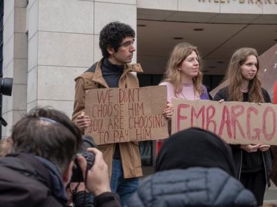 Аршак Макичян на акции в Берлине в поддержку эмбарго на ископаемое топливо. Фото: twitter.com/MakichyanA