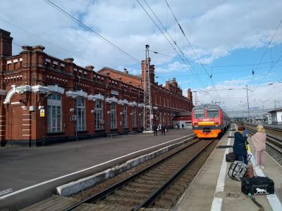 Железнодорожный вокзал станции Кавказская в городе Кропоткине Краснодарского края. Фото: Yandex.ru/maps